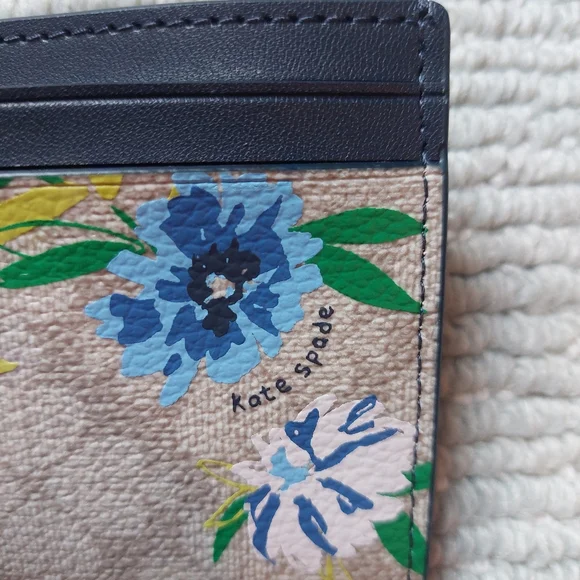 Kate Spade Lucy Wristlet & Floral Card Holder - Picture 9 of 16